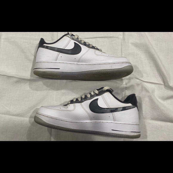 Air Force 1 - Picture 1 of 5